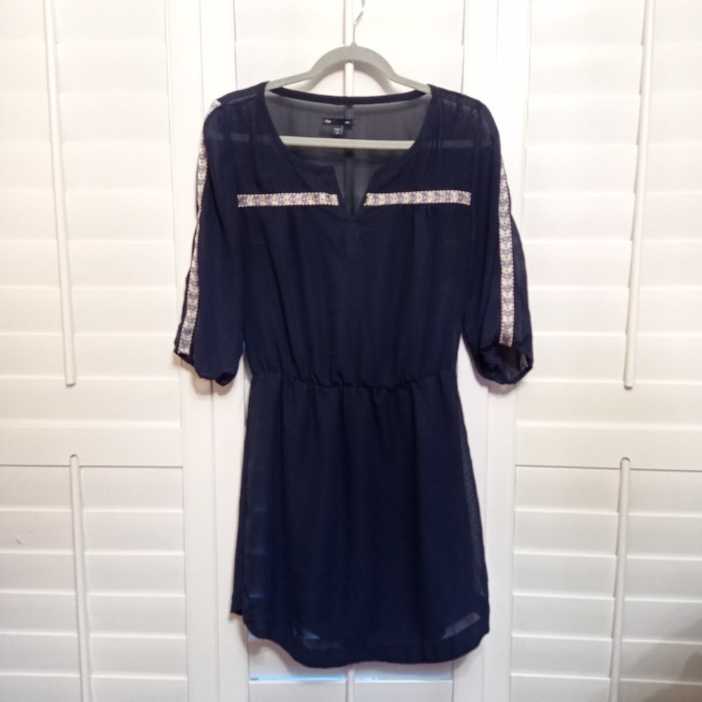 GAP Womens Size M Sheer Dress Split Neck 3/4 Sleeve Embroidered Inset Cover Up